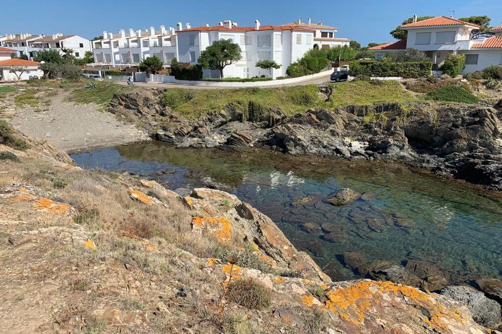 Beachfront Duplex With Terrace And Sea Views - Cadaqués Eksteriør billede