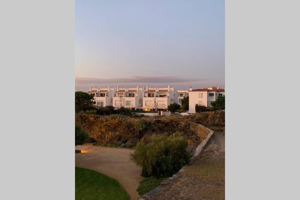 Beachfront Duplex With Terrace And Sea Views - Cadaqués Eksteriør billede