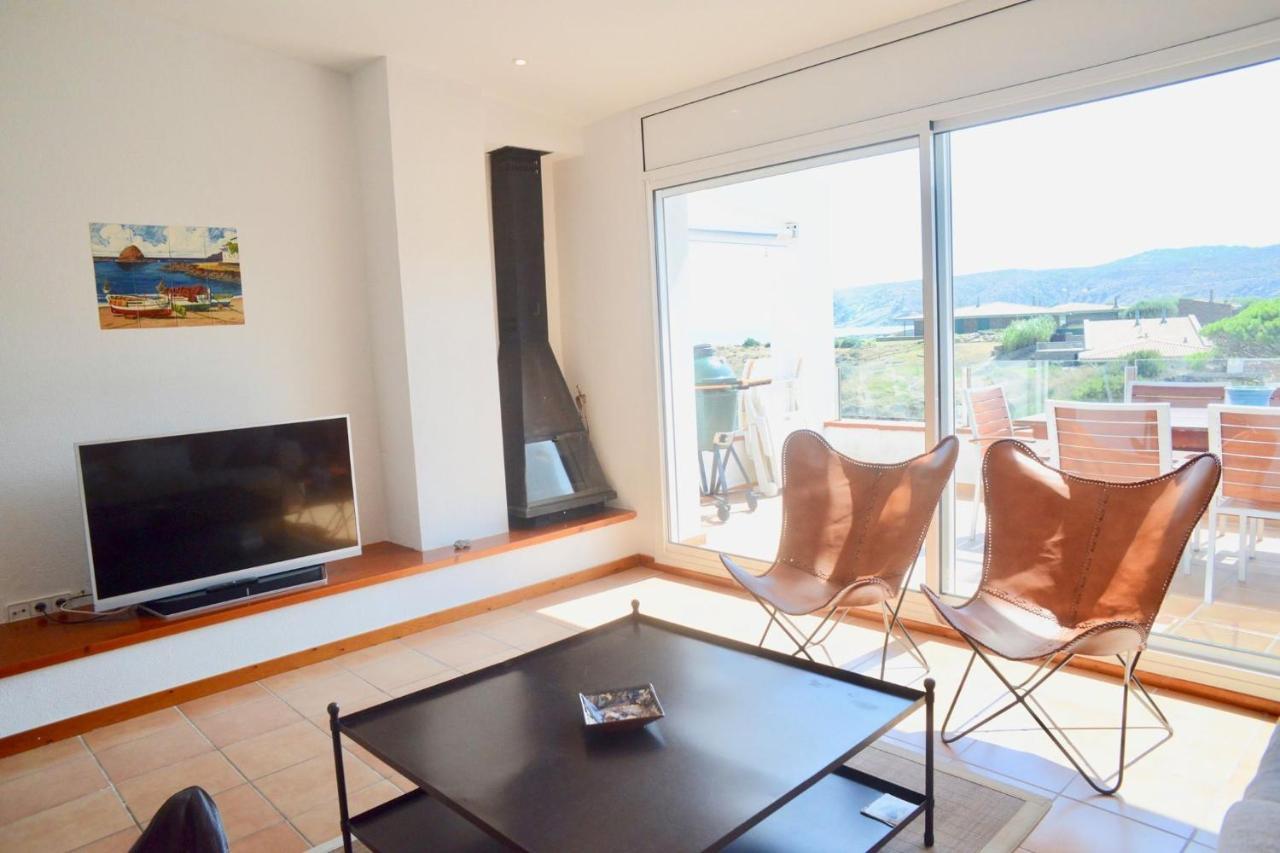 Beachfront Duplex With Terrace And Sea Views - Cadaqués Eksteriør billede