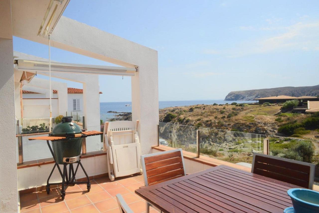 Beachfront Duplex With Terrace And Sea Views - Cadaqués Eksteriør billede