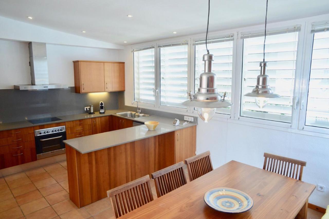 Beachfront Duplex With Terrace And Sea Views - Cadaqués Eksteriør billede