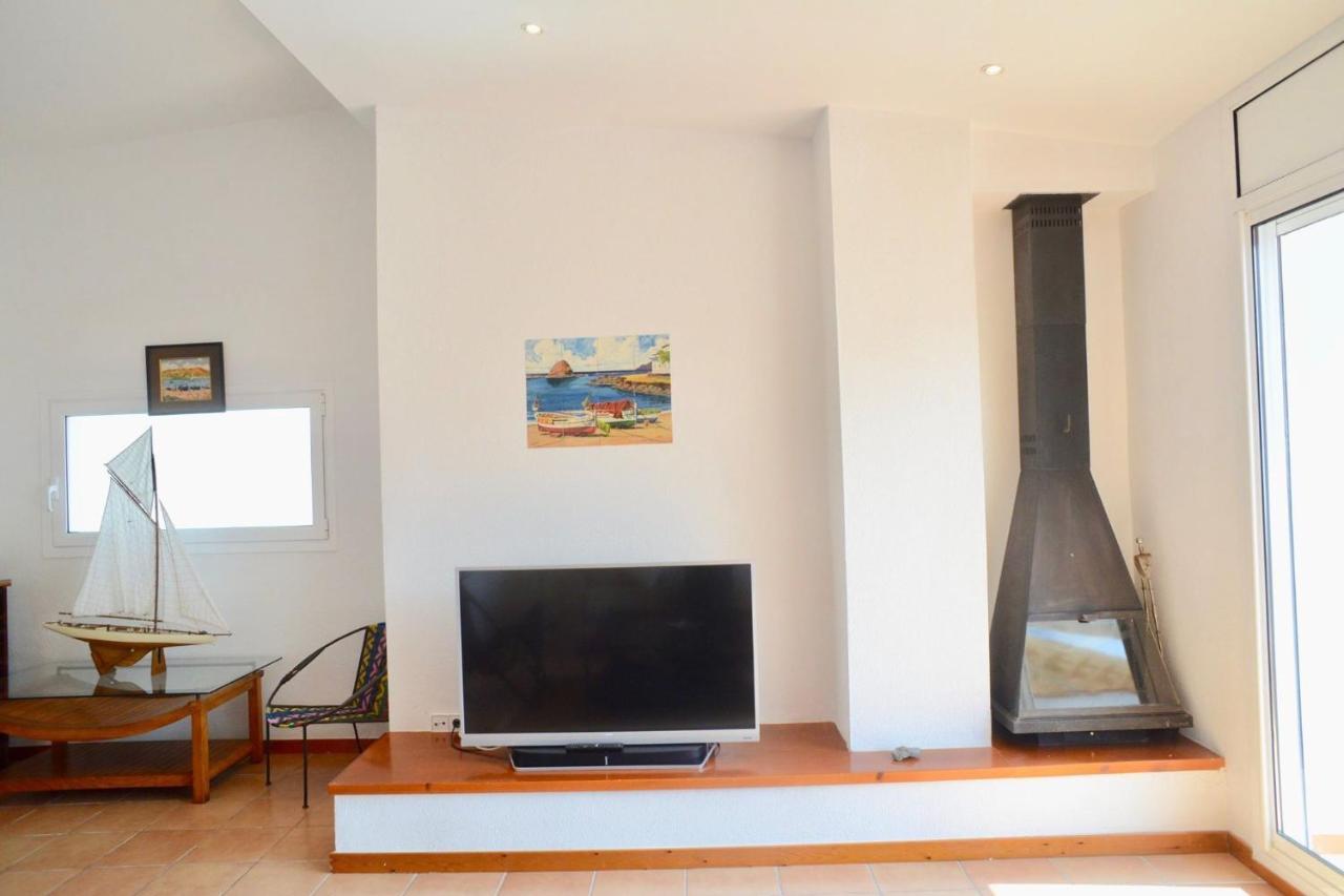 Beachfront Duplex With Terrace And Sea Views - Cadaqués Eksteriør billede