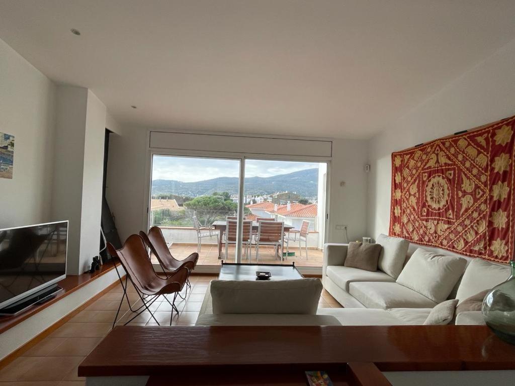 Beachfront Duplex With Terrace And Sea Views - Cadaqués Eksteriør billede